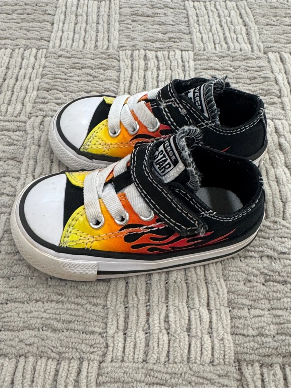 Converse low top